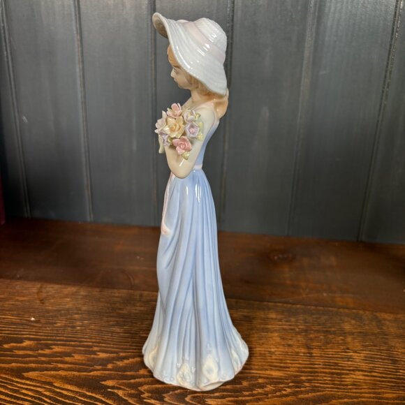 House of Lloyd Gathering Flowers Porcelain Figurine - Picture 5 of 13